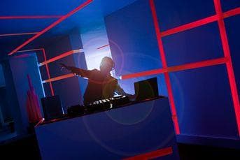 DJ